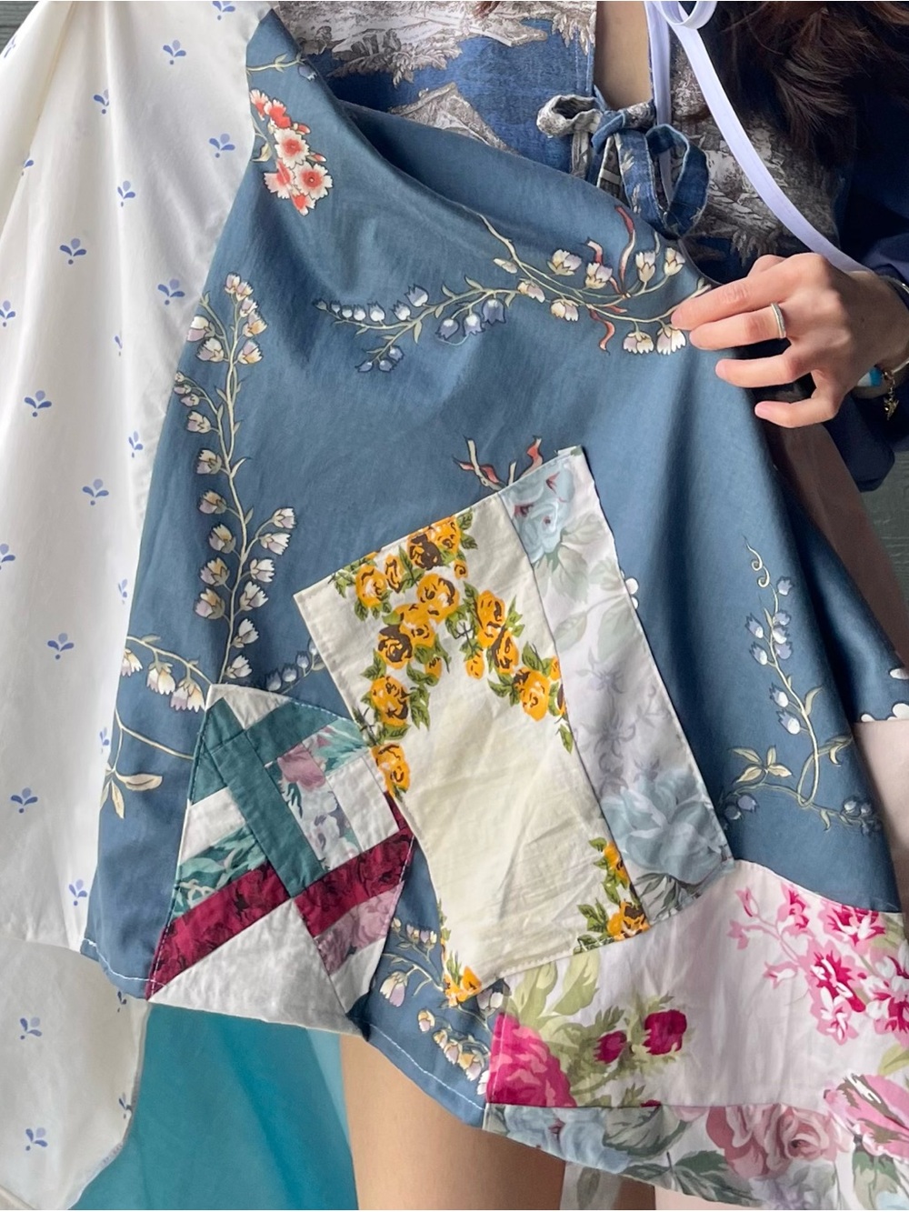 Le Telerie Toscane | Handmade Elegant Pastel Pastoral Toile Dress SKU 07213 - Picture 11 of 16